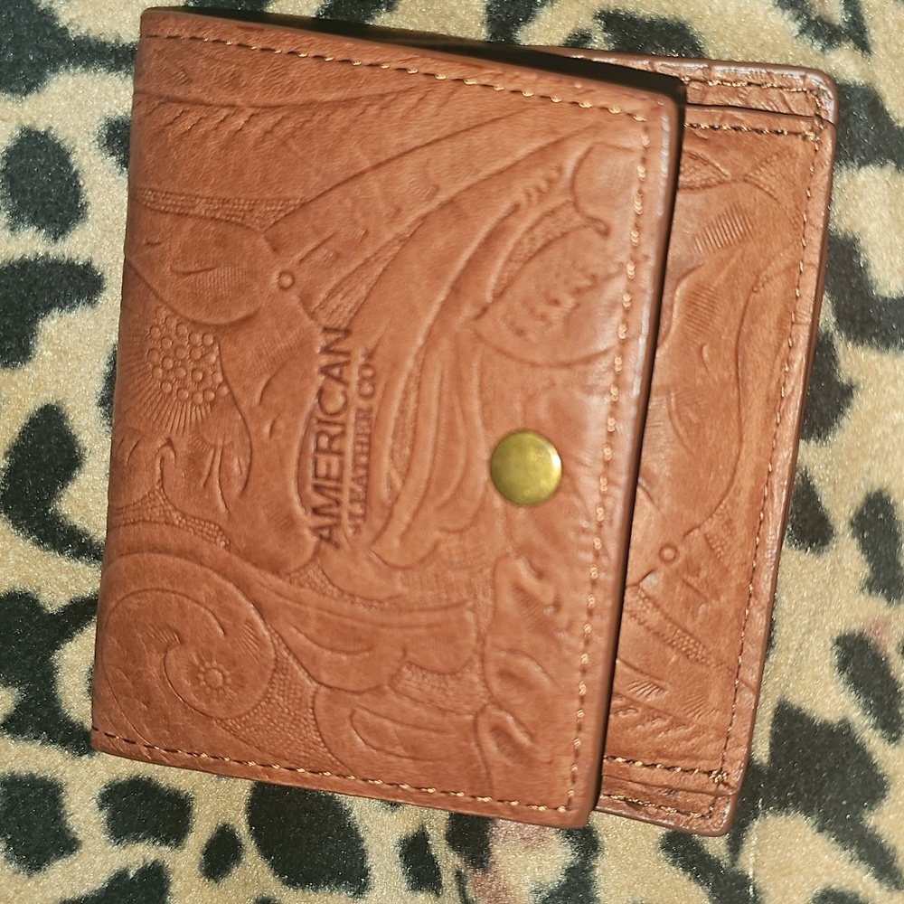 NWT American Leather Brown Tooled Snap Trifold